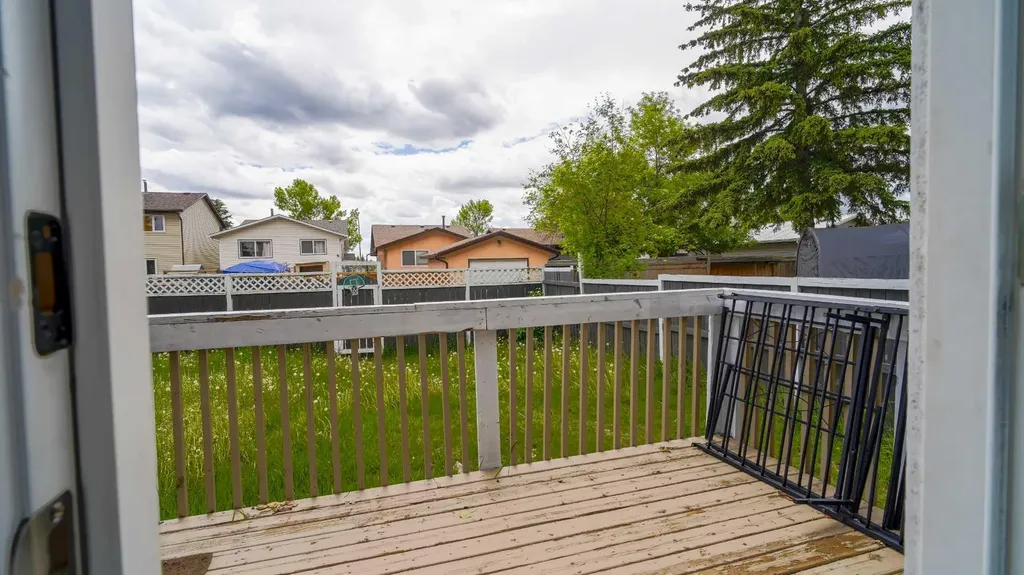 164 Castlegreen Close NE Calgary AB T3J1Y6