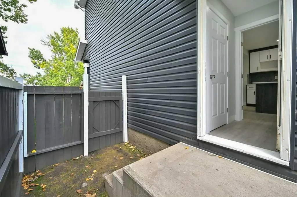 164 Castlegreen Close NE Calgary AB T3J1Y6