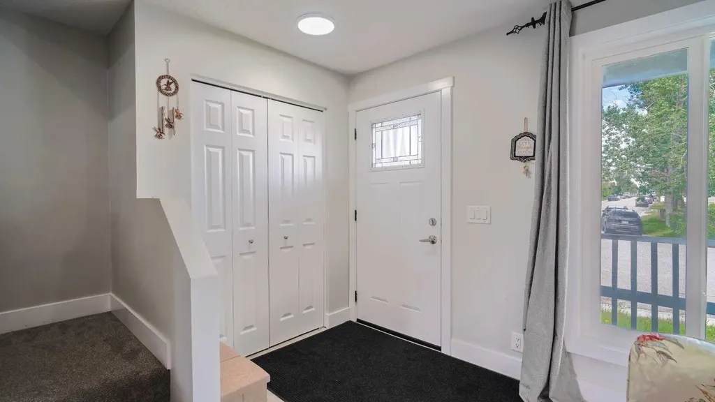 164 Castlegreen Close NE Calgary AB T3J1Y6