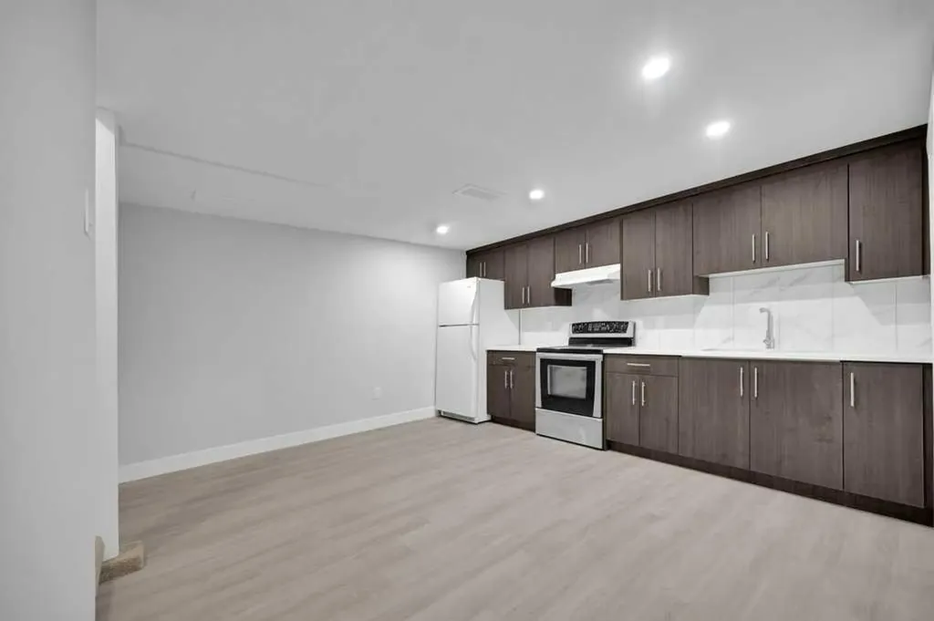 164 Castlegreen Close NE Calgary AB T3J1Y6