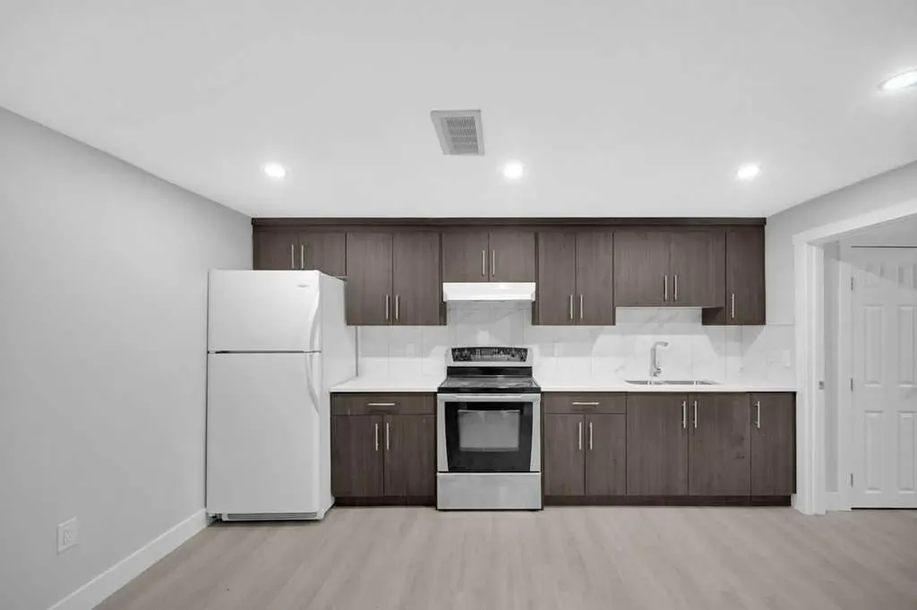 164 Castlegreen Close NE Calgary AB T3J1Y6