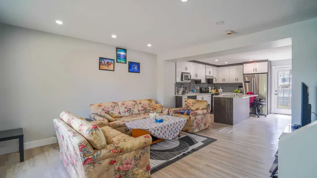 164 Castlegreen Close NE Calgary AB T3J1Y6