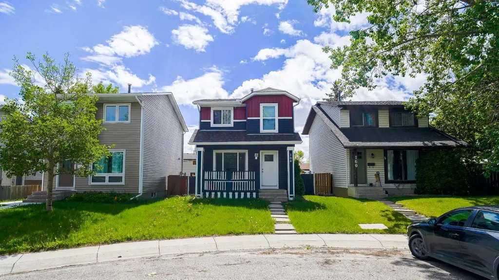 164 Castlegreen Close NE Calgary AB T3J1Y6