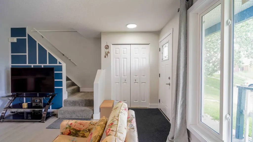 164 Castlegreen Close NE Calgary AB T3J1Y6