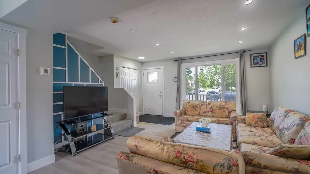 164 Castlegreen Close NE Calgary AB T3J1Y6