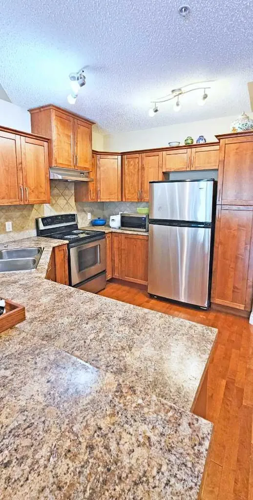 30 Discovery Ridge Close SW Calgary AB T3H 4Y3