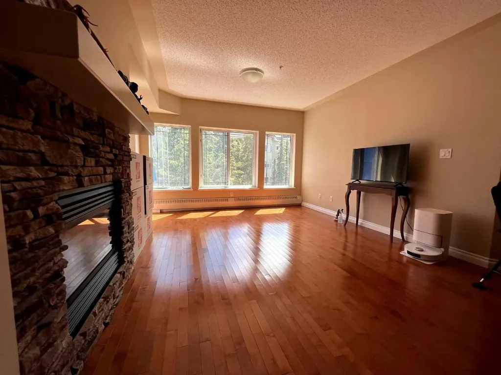 30 Discovery Ridge Close SW Calgary AB T3H 4Y3