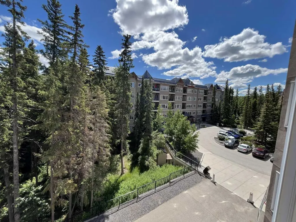 30 Discovery Ridge Close SW Calgary AB T3H 4Y3