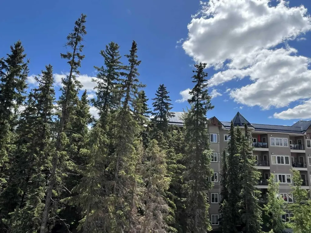 30 Discovery Ridge Close SW Calgary AB T3H 4Y3