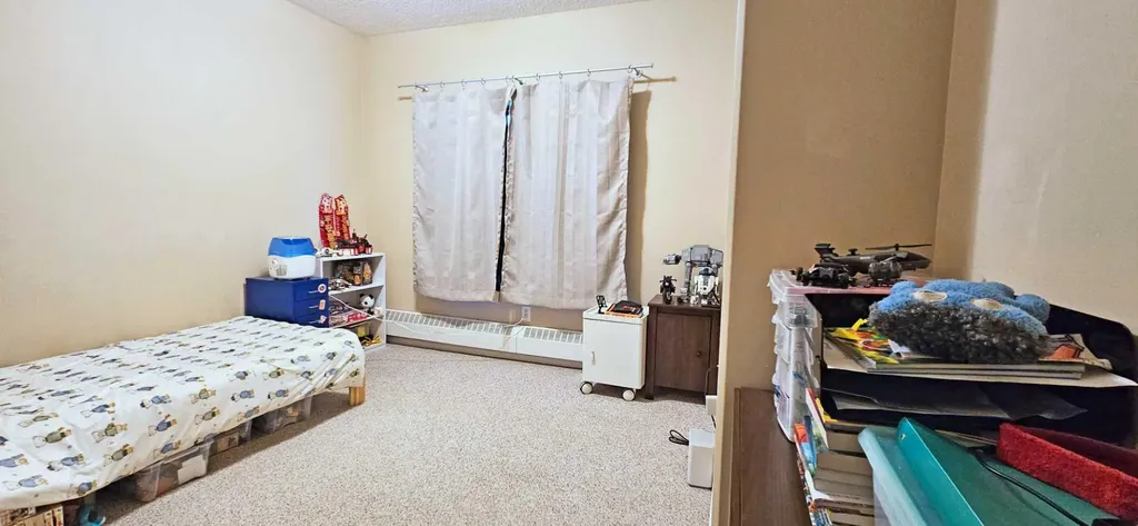 30 Discovery Ridge Close SW Calgary AB T3H 4Y3