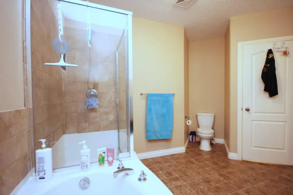 30 Discovery Ridge Close SW Calgary AB T3H 4Y3