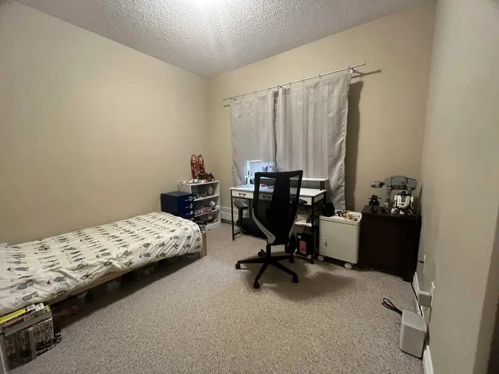 30 Discovery Ridge Close SW Calgary AB T3H 4Y3