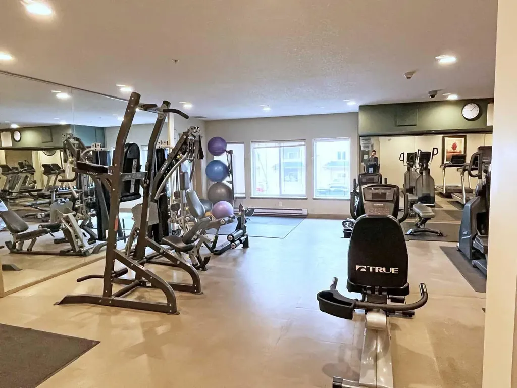 30 Discovery Ridge Close SW Calgary AB T3H 4Y3
