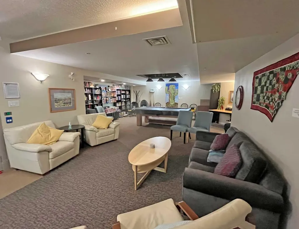 30 Discovery Ridge Close SW Calgary AB T3H 4Y3