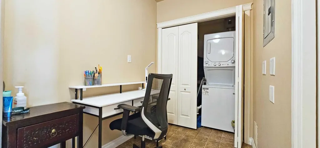 30 Discovery Ridge Close SW Calgary AB T3H 4Y3