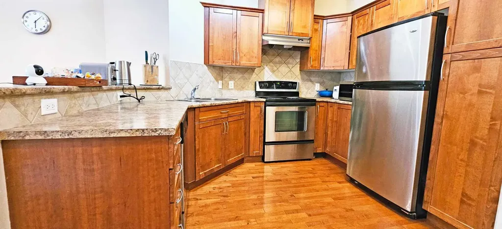 30 Discovery Ridge Close SW Calgary AB T3H 4Y3