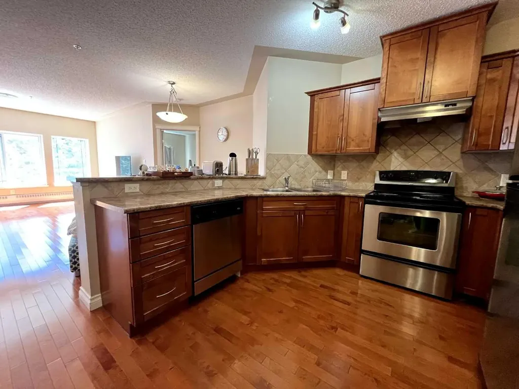 30 Discovery Ridge Close SW Calgary AB T3H 4Y3