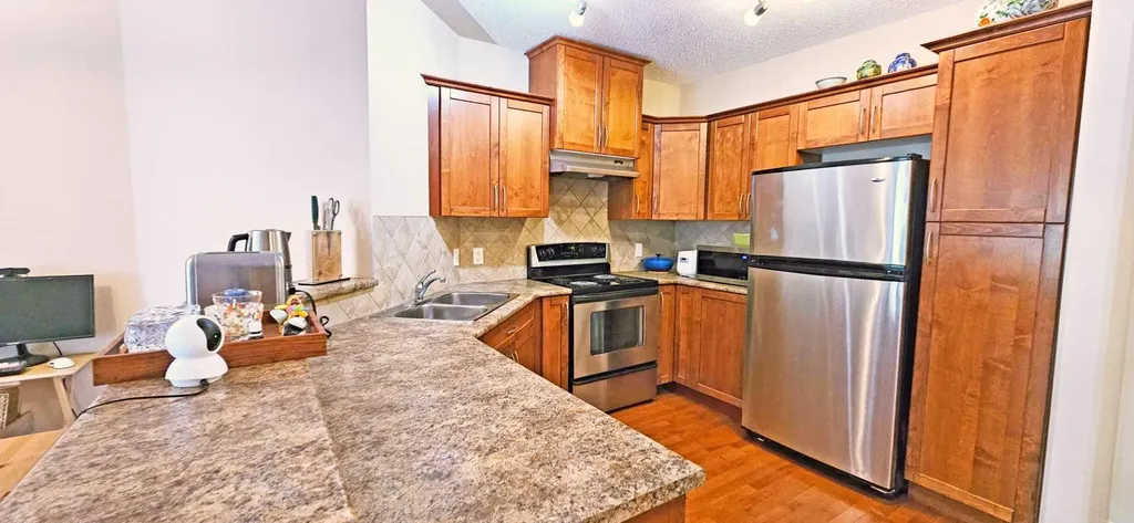 30 Discovery Ridge Close SW Calgary AB T3H 4Y3