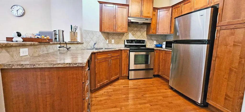 30 Discovery Ridge Close SW Calgary AB T3H 4Y3