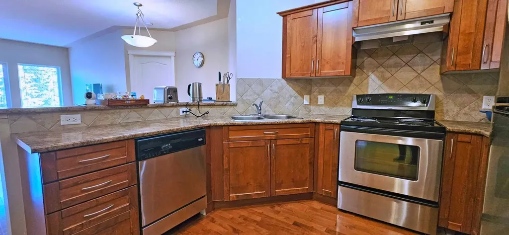 30 Discovery Ridge Close SW Calgary AB T3H 4Y3