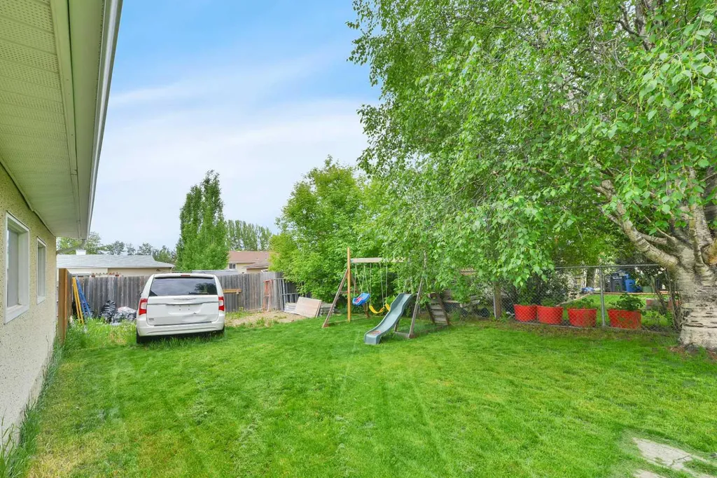 3405 55 Avenue Red Deer AB T4N 5L4