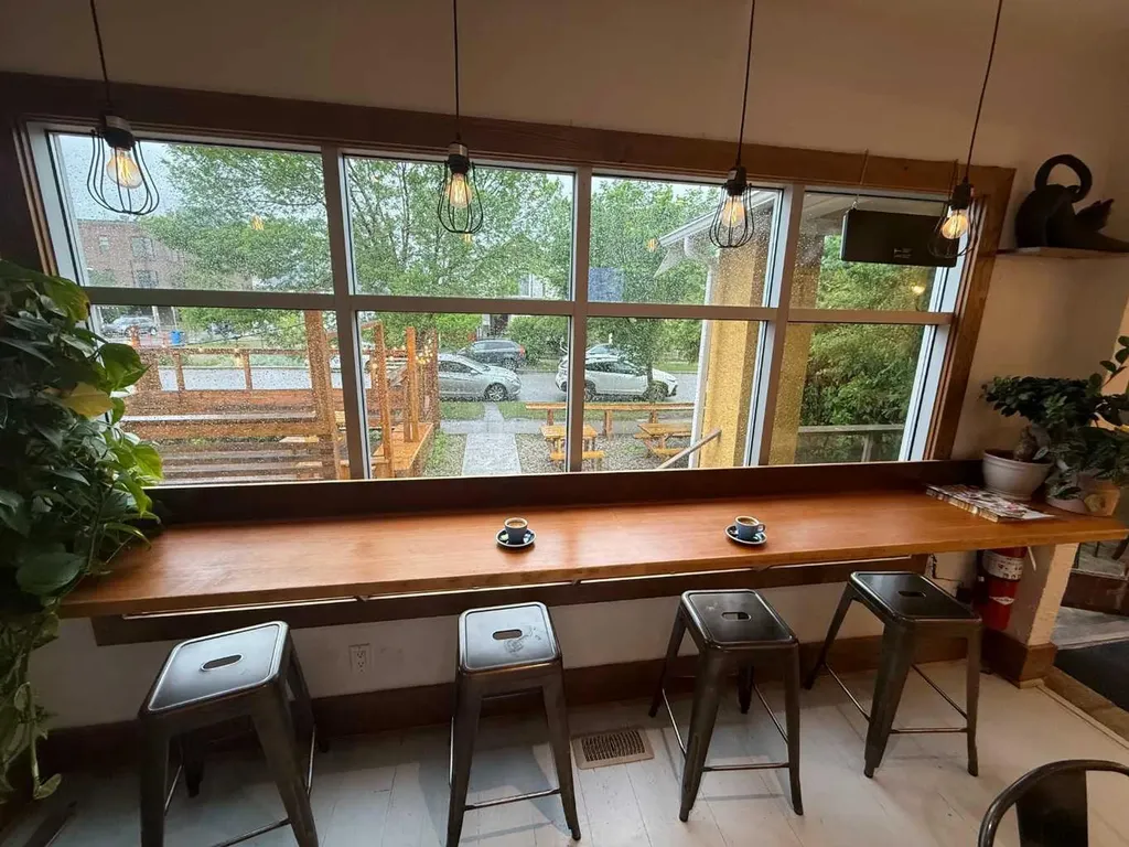 204 7a Street NE Calgary AB T2E 4E8