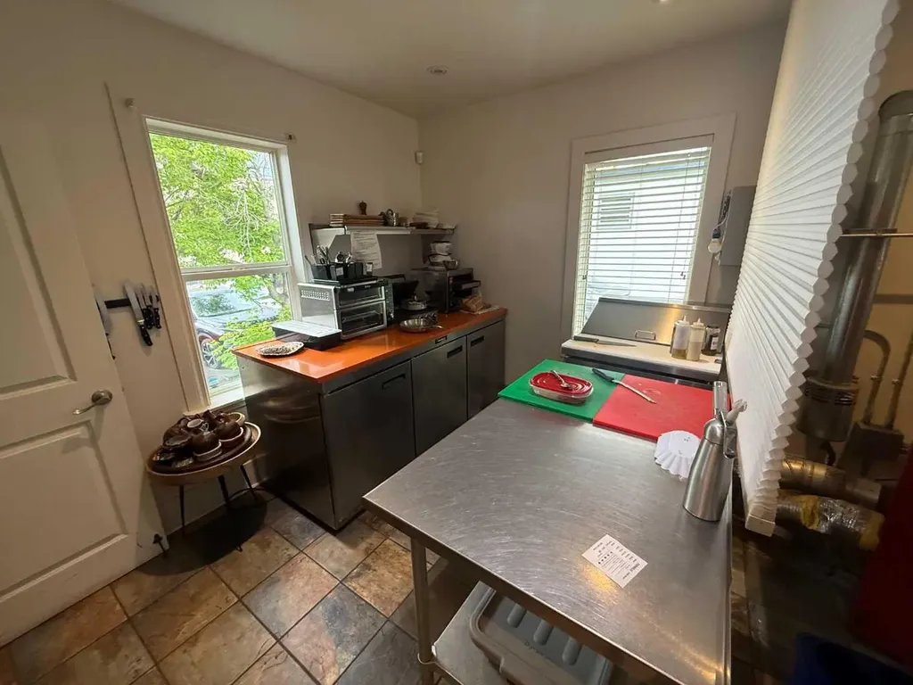 204 7a Street NE Calgary AB T2E 4E8