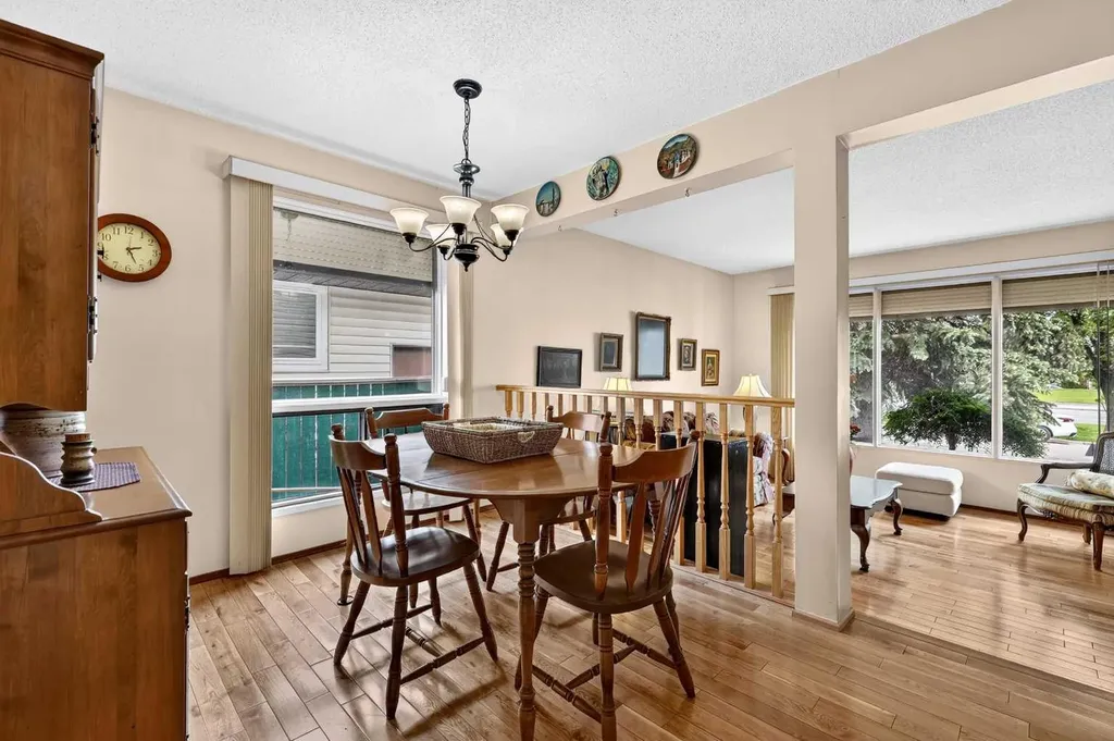 296 Templeton Circle NE Calgary AB T1Y 5R5