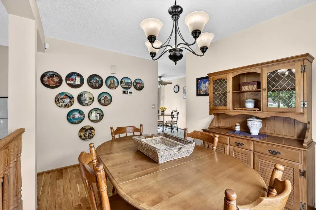 296 Templeton Circle NE Calgary AB T1Y 5R5