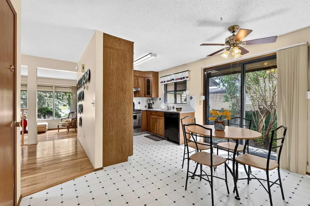 296 Templeton Circle NE Calgary AB T1Y 5R5