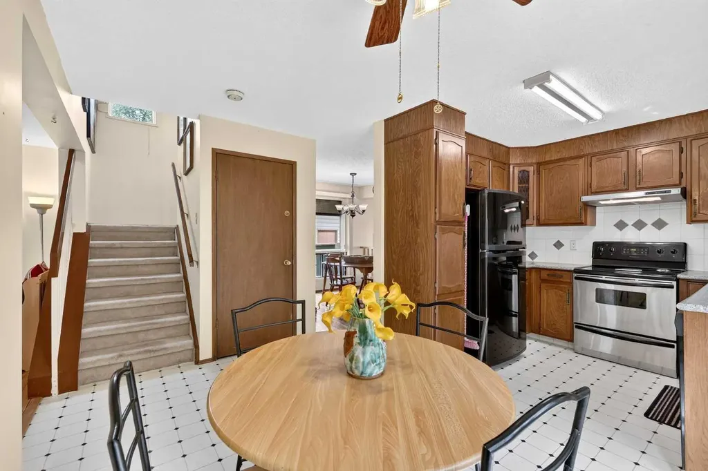 296 Templeton Circle NE Calgary AB T1Y 5R5