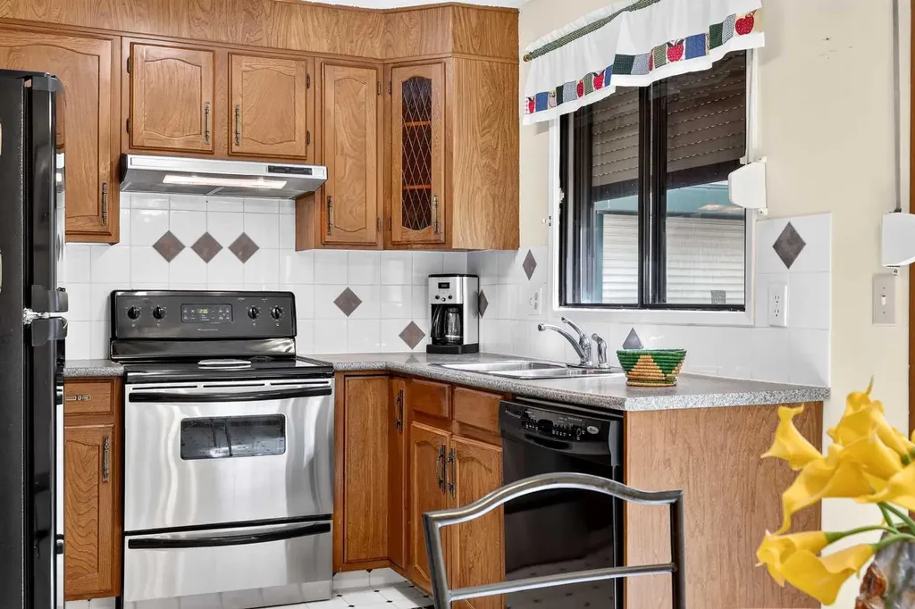 296 Templeton Circle NE Calgary AB T1Y 5R5