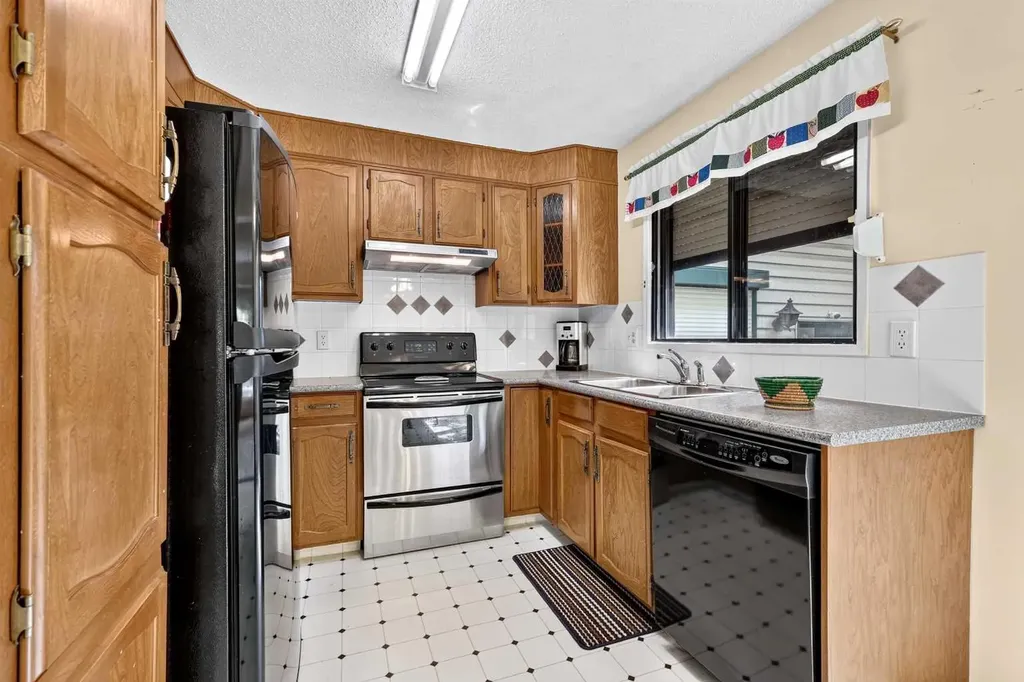 296 Templeton Circle NE Calgary AB T1Y 5R5