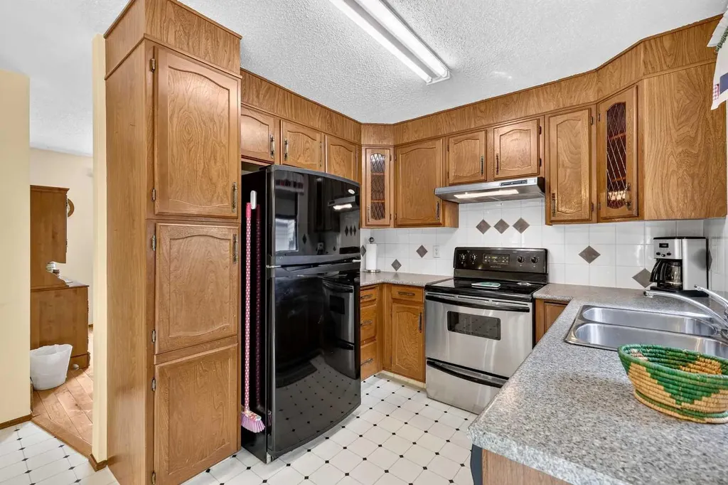 296 Templeton Circle NE Calgary AB T1Y 5R5