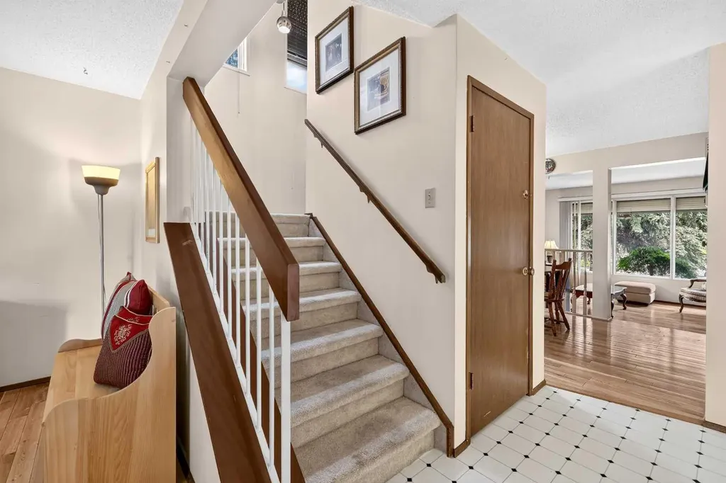 296 Templeton Circle NE Calgary AB T1Y 5R5