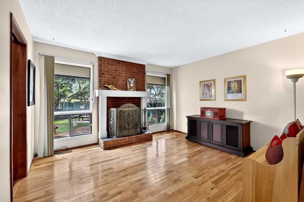 296 Templeton Circle NE Calgary AB T1Y 5R5