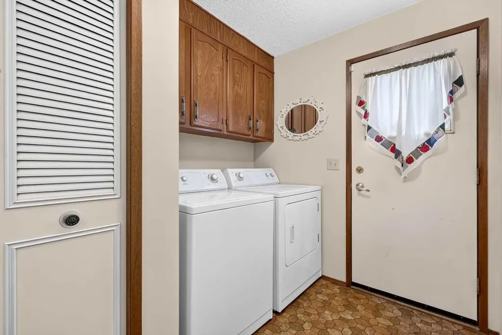 296 Templeton Circle NE Calgary AB T1Y 5R5