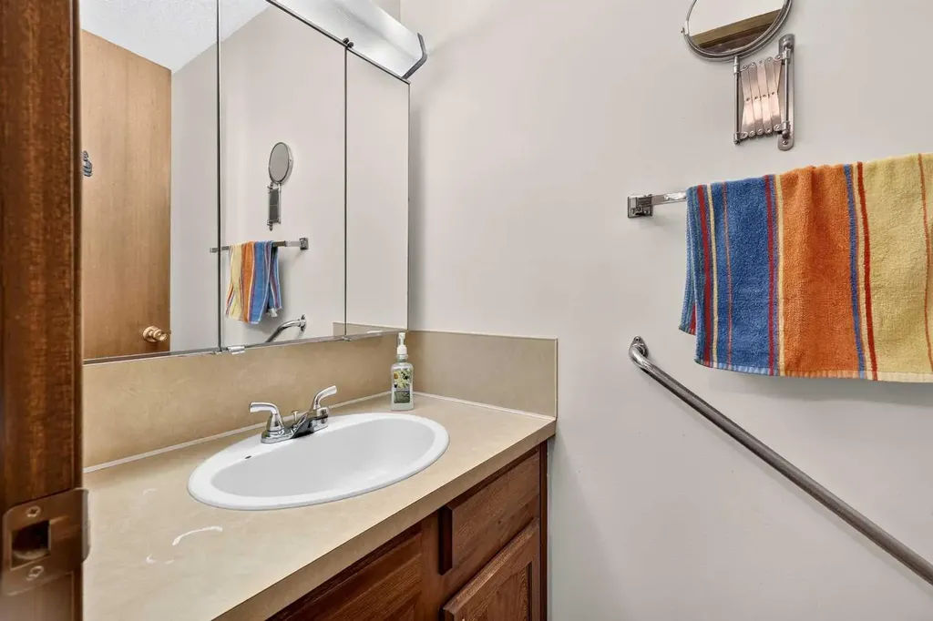 296 Templeton Circle NE Calgary AB T1Y 5R5