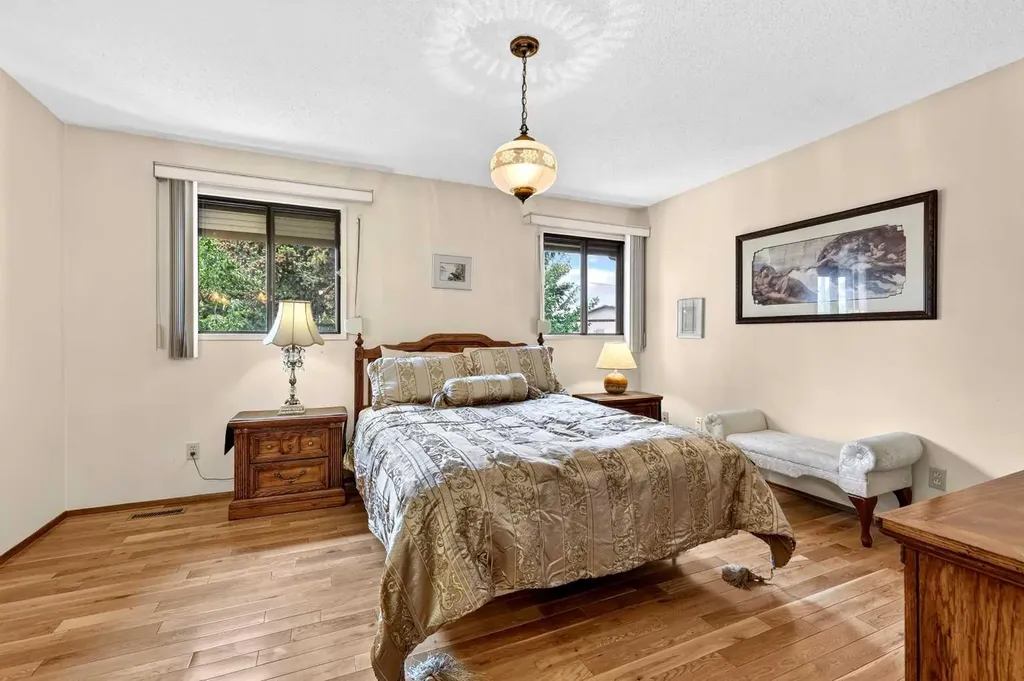 296 Templeton Circle NE Calgary AB T1Y 5R5