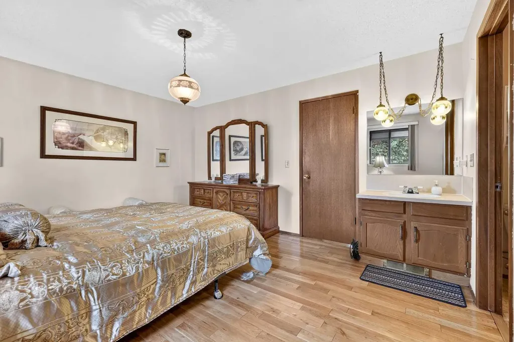 296 Templeton Circle NE Calgary AB T1Y 5R5