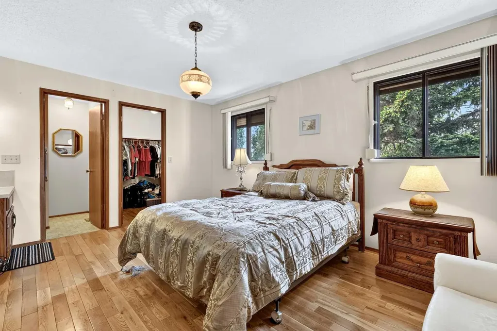 296 Templeton Circle NE Calgary AB T1Y 5R5