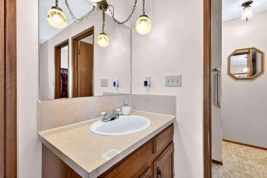 296 Templeton Circle NE Calgary AB T1Y 5R5