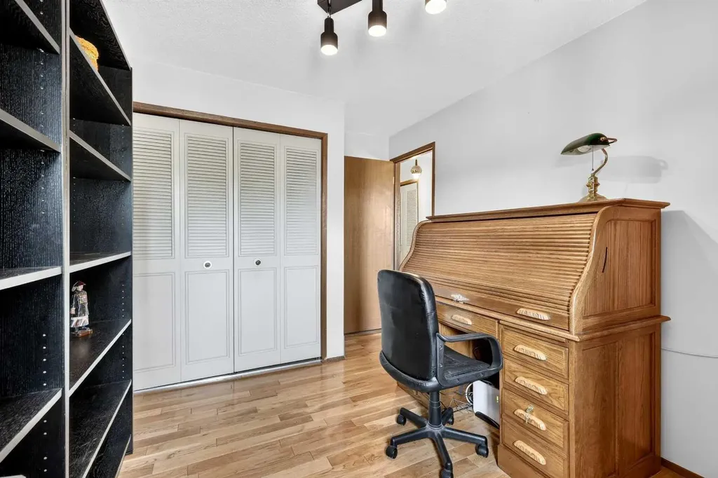 296 Templeton Circle NE Calgary AB T1Y 5R5