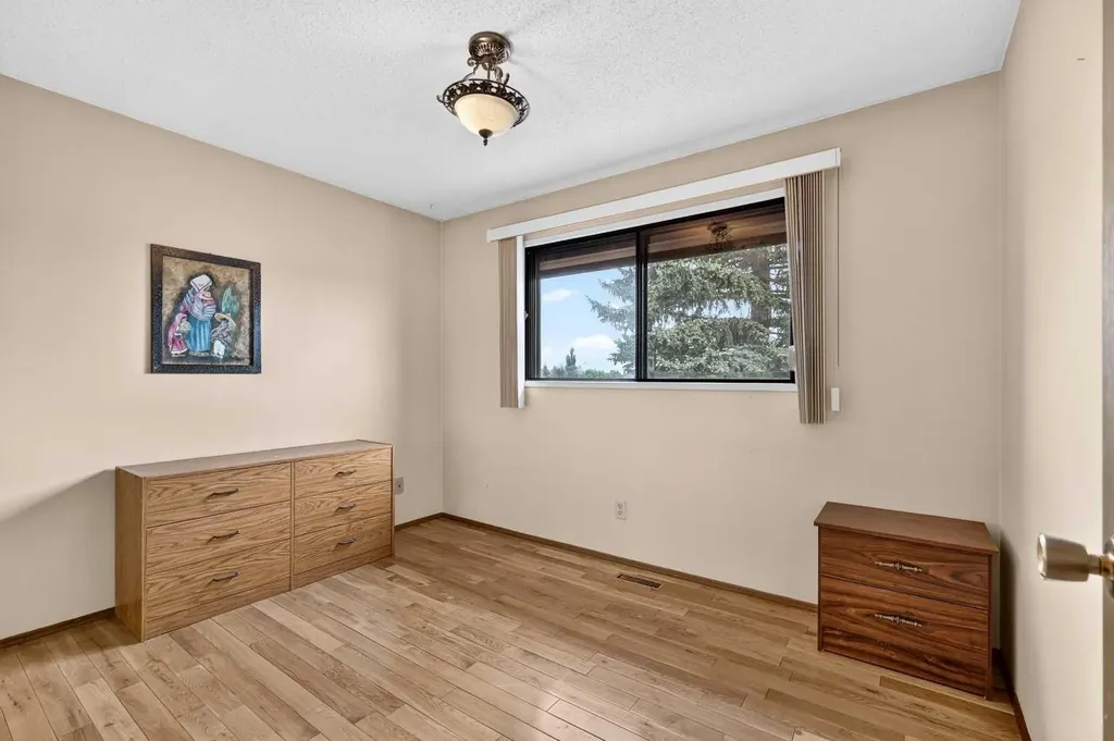 296 Templeton Circle NE Calgary AB T1Y 5R5