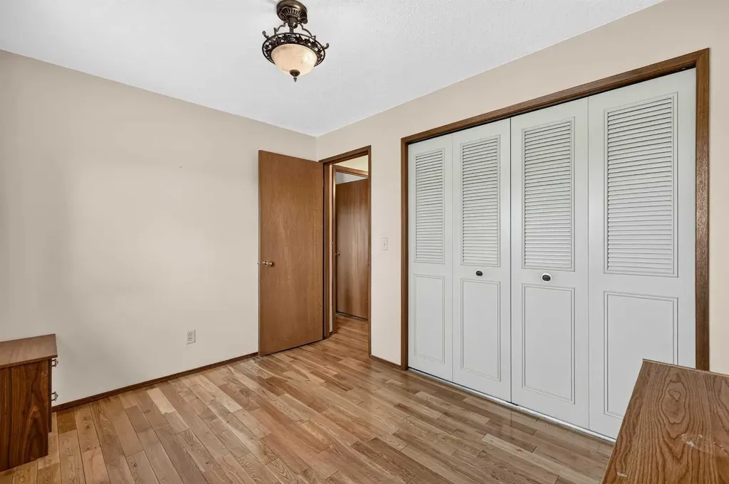 296 Templeton Circle NE Calgary AB T1Y 5R5