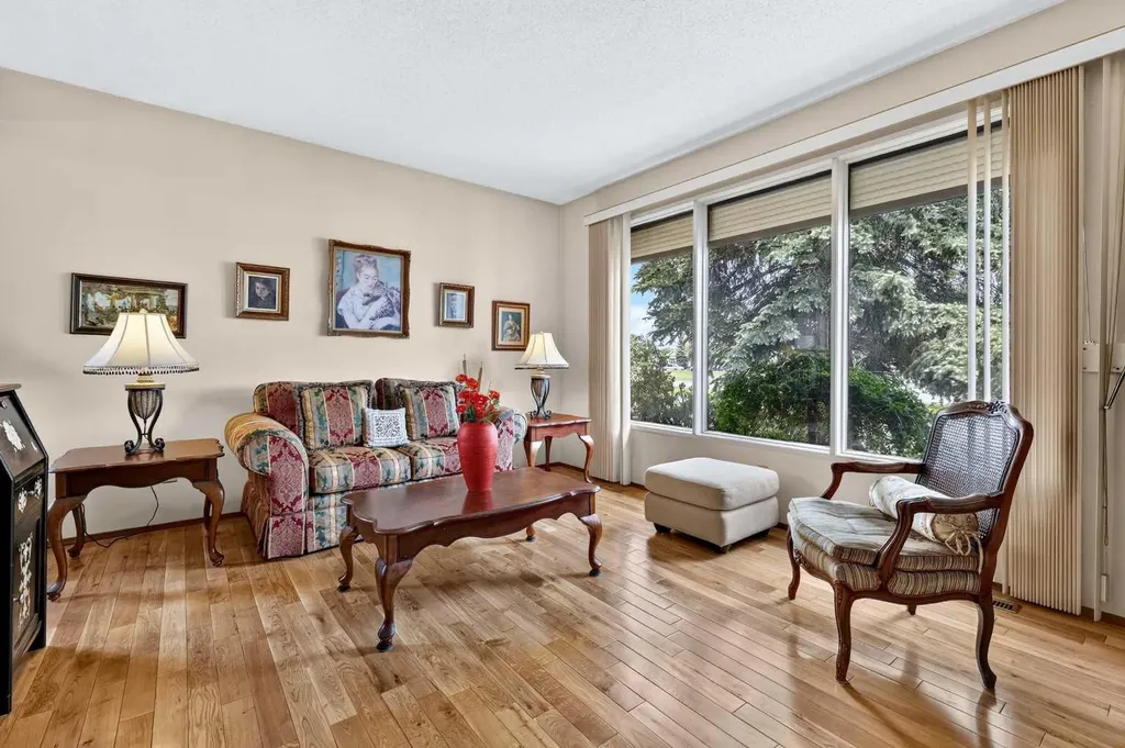 296 Templeton Circle NE Calgary AB T1Y 5R5
