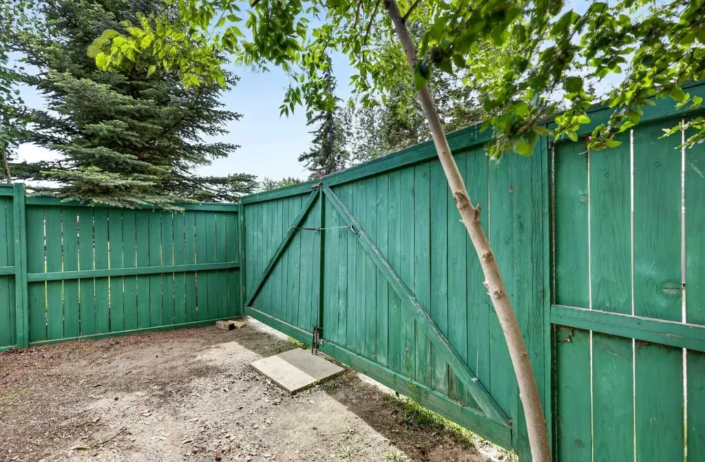 296 Templeton Circle NE Calgary AB T1Y 5R5
