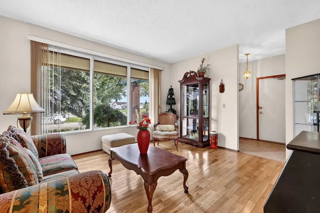 296 Templeton Circle NE Calgary AB T1Y 5R5