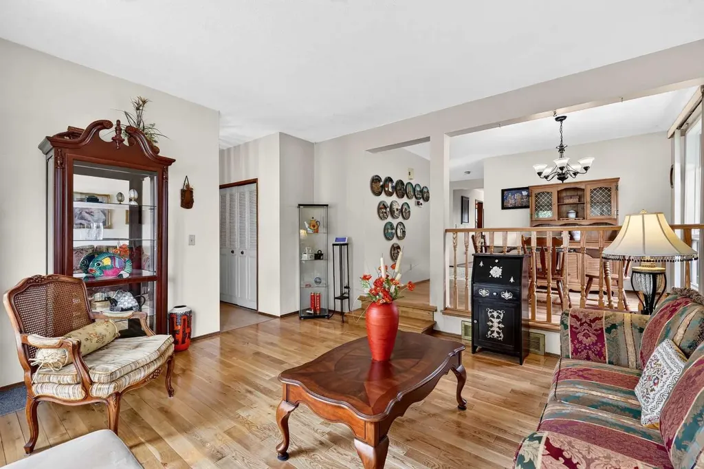 296 Templeton Circle NE Calgary AB T1Y 5R5