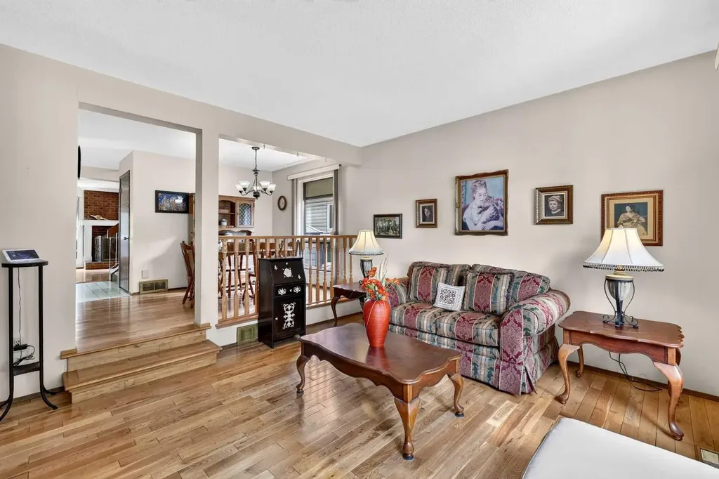 296 Templeton Circle NE Calgary AB T1Y 5R5
